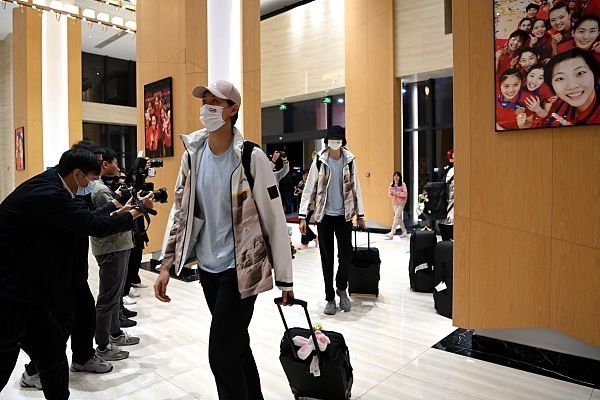 “紧张刺激又不失乐趣”将是此处剧情、乃至整部影片的基调，正如导演乔纳森·戈尔茨坦所说：“红龙的这段情节很好地体现了我们如何把握全片的基调，故事中的危机感绝对不会被弱化，角色们会身处险境，但同时我们也希望观众能够开怀大笑